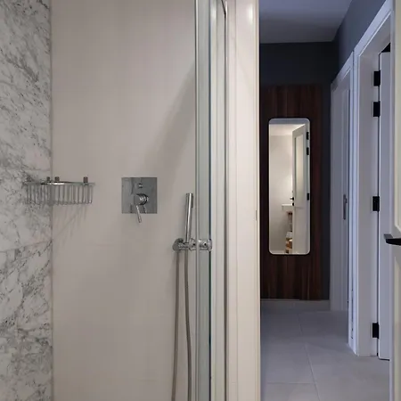 Morrison Court Apartment