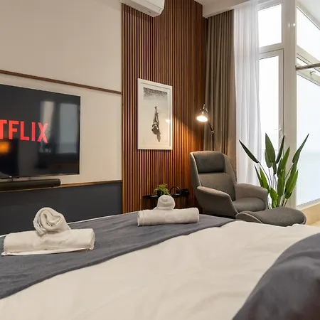 Morrison Court Apartment *