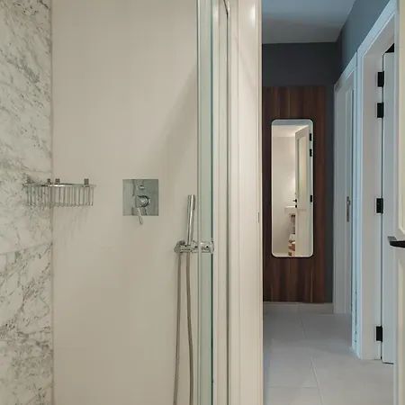 Morrison Court Apartment *