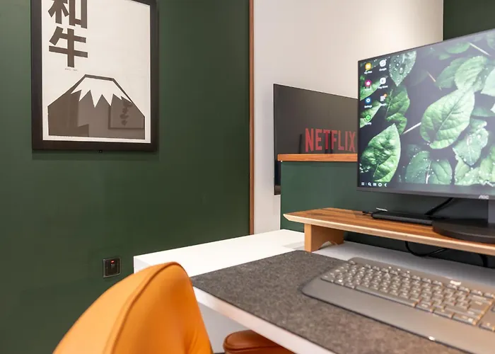 Morrison Court 그지라