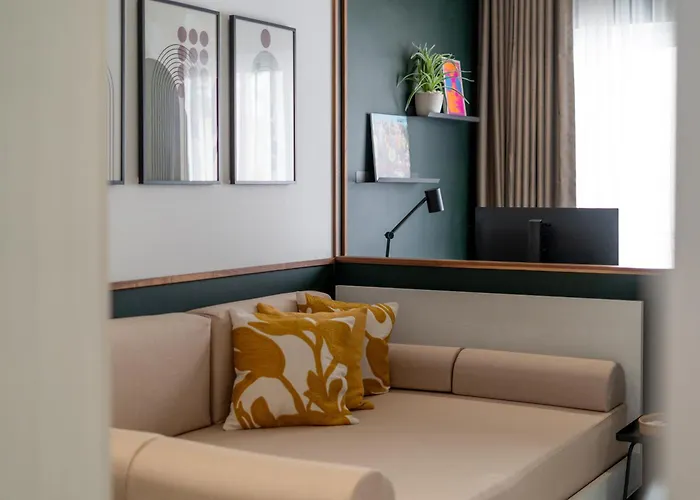 Morrison Court 그지라