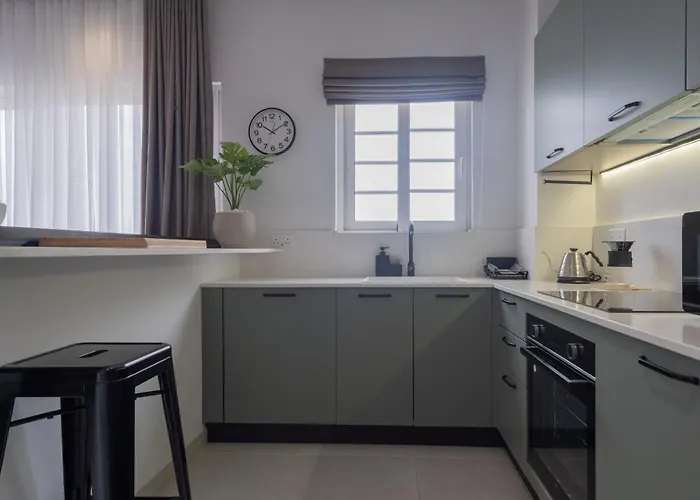 Morrison Court 그지라